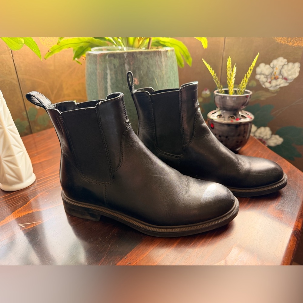 Women’s Black Leather Boots Vagabond Brand